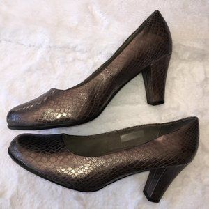 Aerosoles Silver Snake Coloured Pumps in Size 12W